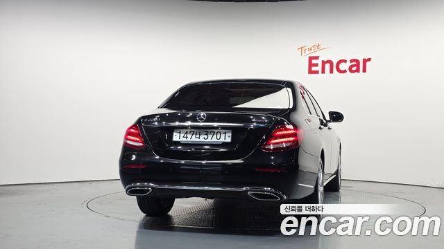 Mercedes-Benz E-Class (W213) E220d 4MATIC Exclusive 2019 — фото 4