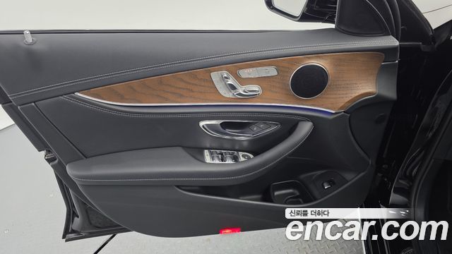 Mercedes-Benz E-Class (W213) E220d 4MATIC Exclusive 2019 — фото 24