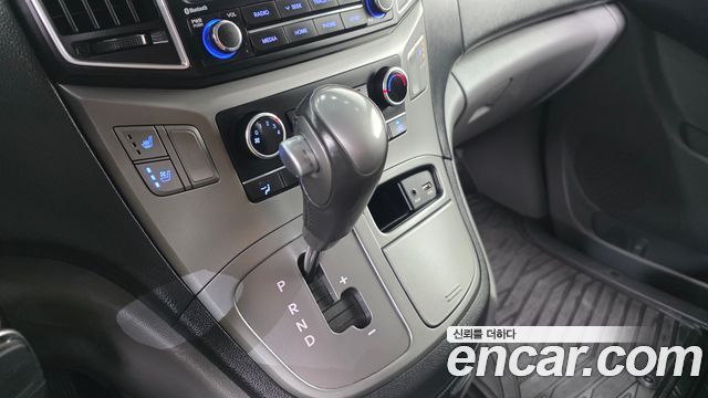 Hyundai Grand Starex Van 3-Seater Smart 2021 — фото 9