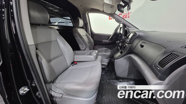 Hyundai Grand Starex Van 3-Seater Smart 2021 — фото 10