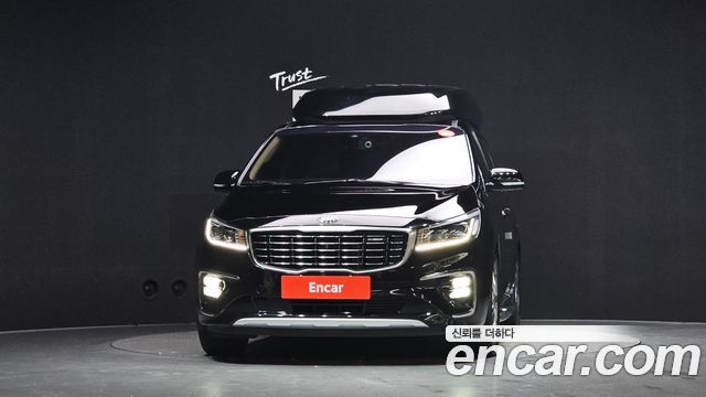 Kia Carnival 9-Seater Hi-Limousine Noblesse Special 2019 — фото 3