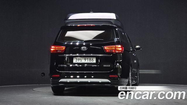 Kia Carnival 9-Seater Hi-Limousine Noblesse Special 2019 — фото 4