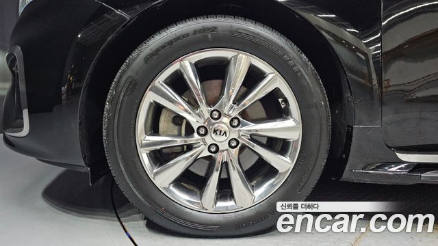 Kia Carnival 9-Seater Hi-Limousine Noblesse Special 2019 — фото 5