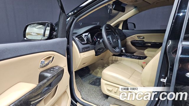 Kia Carnival 9-Seater Hi-Limousine Noblesse Special 2019 — фото 10