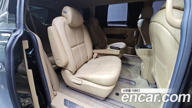 Kia Carnival 9-Seater Hi-Limousine Noblesse Special 2019 — фото 11