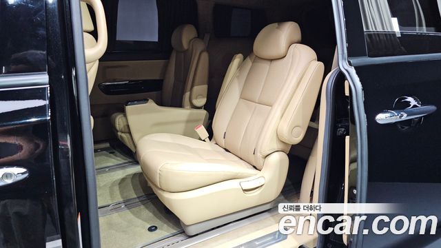 Kia Carnival 9-Seater Hi-Limousine Noblesse Special 2019 — фото 12