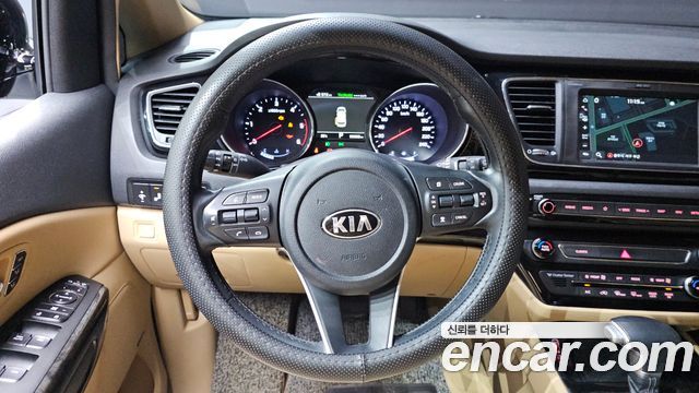 Kia Carnival 9-Seater Hi-Limousine Noblesse Special 2019 — фото 15