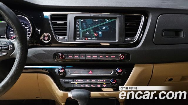 Kia Carnival 9-Seater Hi-Limousine Noblesse Special 2019 — фото 16