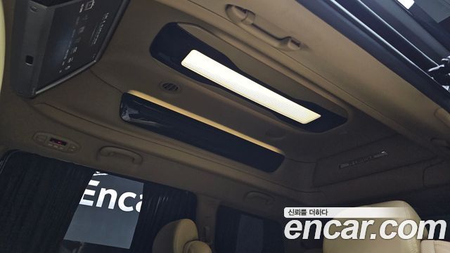 Kia Carnival 9-Seater Hi-Limousine Noblesse Special 2019 — фото 20