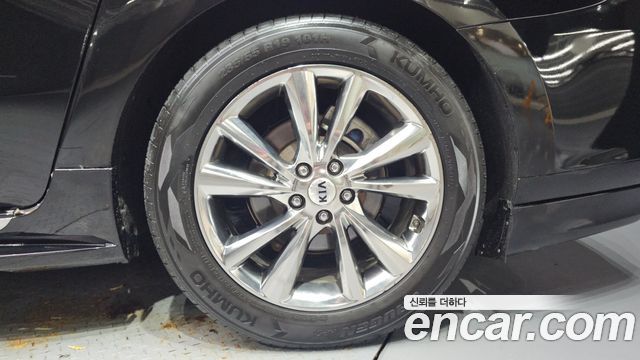 Kia Carnival 9-Seater Hi-Limousine Noblesse Special 2019 — фото 21