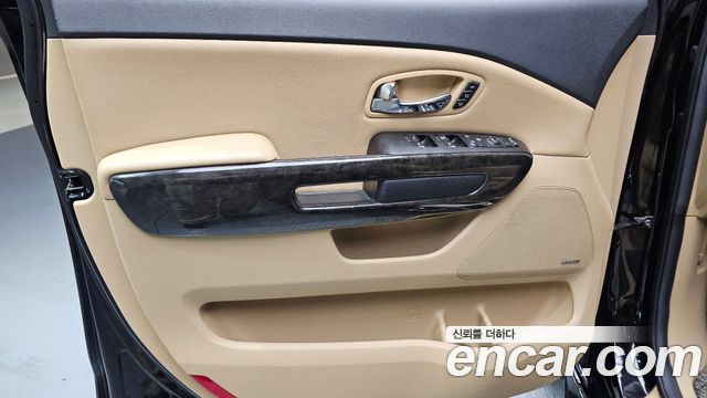 Kia Carnival 9-Seater Hi-Limousine Noblesse Special 2019 — фото 24