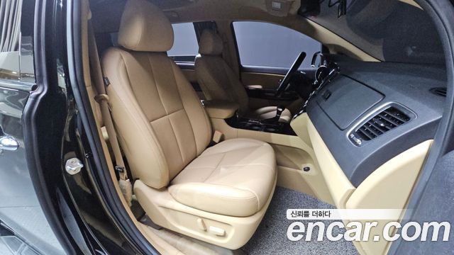 Kia Carnival 9-Seater Hi-Limousine Noblesse Special 2019 — фото 26