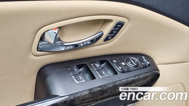 Kia Carnival 9-Seater Hi-Limousine Noblesse Special 2019 — фото 29