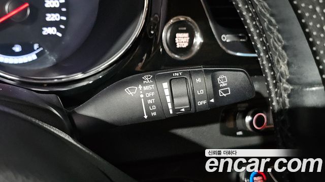 Kia Carnival 9-Seater Hi-Limousine Noblesse Special 2019 — фото 32