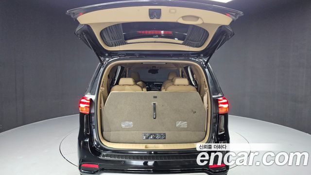 Kia Carnival 9-Seater Hi-Limousine Noblesse Special 2019 — фото 36