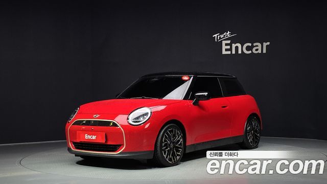 MINI Cooper Electric (IV) SE Favoured 2024 — фото 1