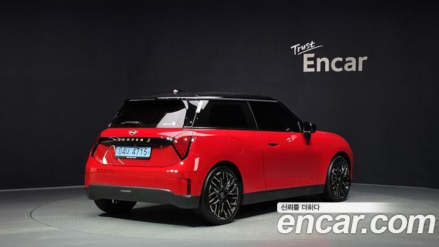 MINI Cooper Electric (IV) SE Favoured 2024 — фото 2