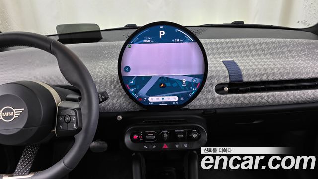 MINI Cooper Electric (IV) SE Favoured 2024 — фото 14