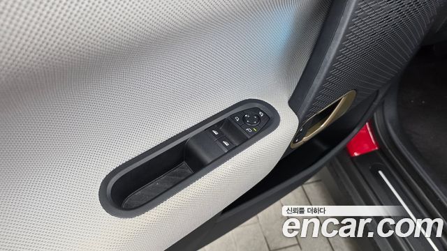 MINI Cooper Electric (IV) SE Favoured 2024 — фото 32
