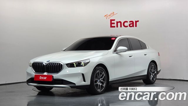 BMW 5 Series (G60) 520i 2025 — фото 1