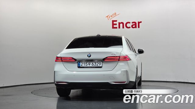 BMW 5 Series (G60) 520i 2025 — фото 4