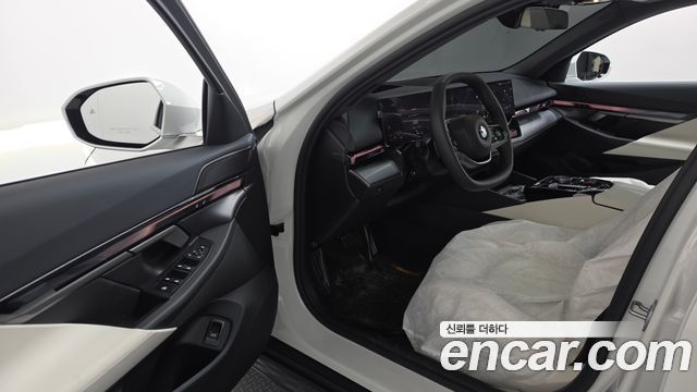 BMW 5 Series (G60) 520i 2025 — фото 10