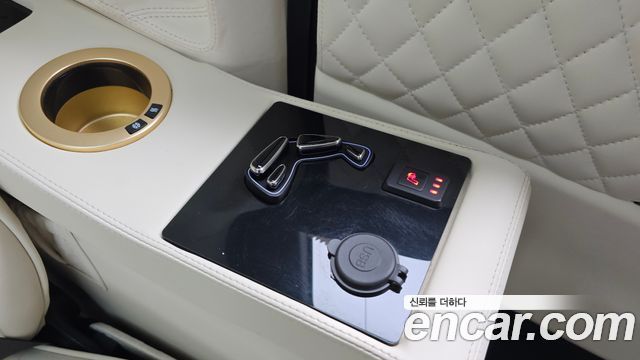 Kia Carnival (IV) Gasoline 9-seater Limousine(Special vehicle) 2021 — фото 23