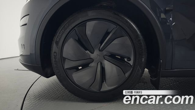 Tesla Model Y Long Range AWD 2025 — фото 5