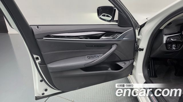 BMW 5 Series (G30) 520i Luxury 2019 — фото 30