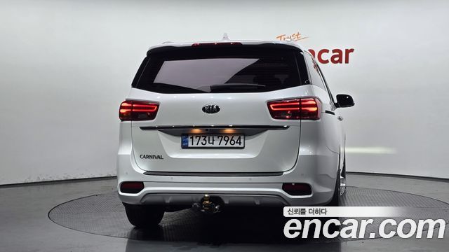 Kia Carnival 9-Seater Noblesse Special 2020 — фото 4