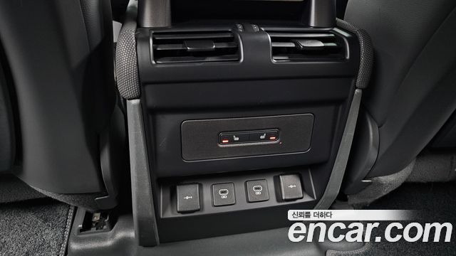 Land Rover Defender (L663) 110 P300 X-Dynamic SE 2022 — фото 19