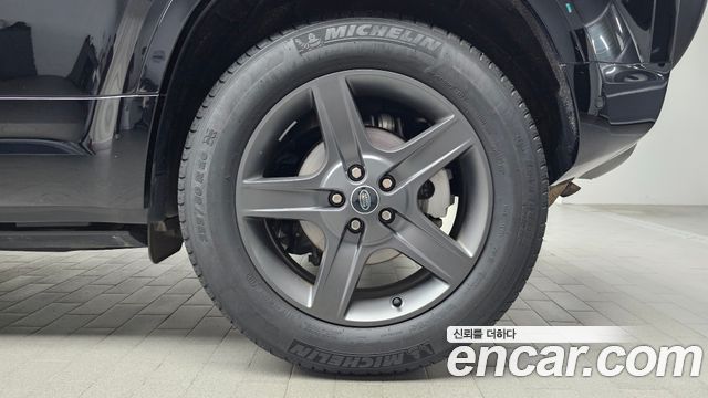 Land Rover Defender (L663) 110 P300 X-Dynamic SE 2022 — фото 21