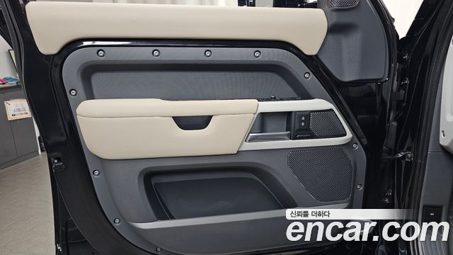 Land Rover Defender (L663) 110 P300 X-Dynamic SE 2022 — фото 24