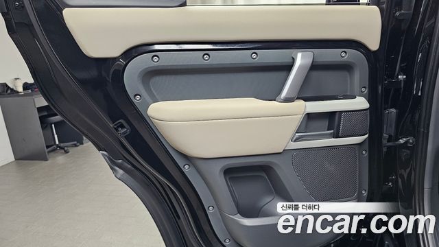 Land Rover Defender (L663) 110 P300 X-Dynamic SE 2022 — фото 25