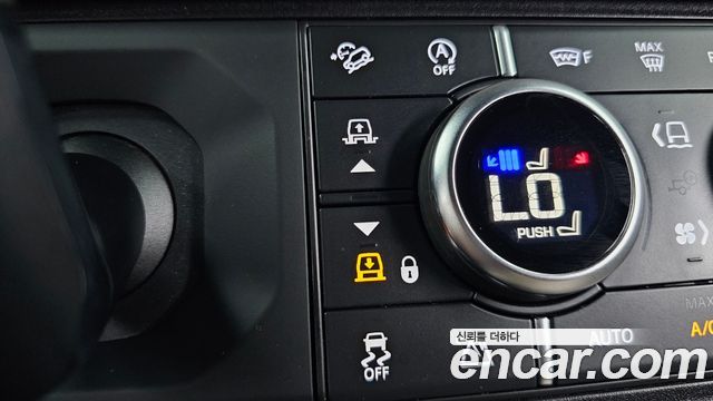 Land Rover Defender (L663) 110 P300 X-Dynamic SE 2022 — фото 29