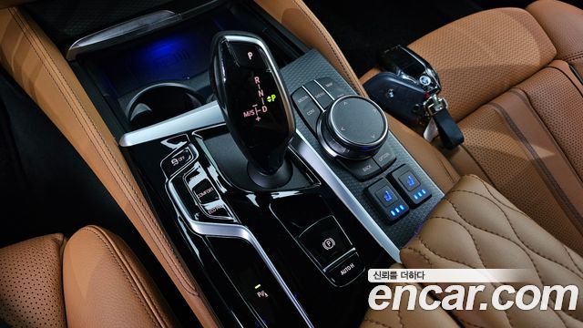 BMW 5 Series (G30) 520i M Sport 2022 — фото 9