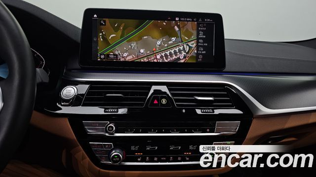 BMW 5 Series (G30) 520i M Sport 2022 — фото 13