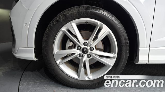 Audi Q3 (F3) 35 TDI Quattro Premium Sportback 2023 — фото 5