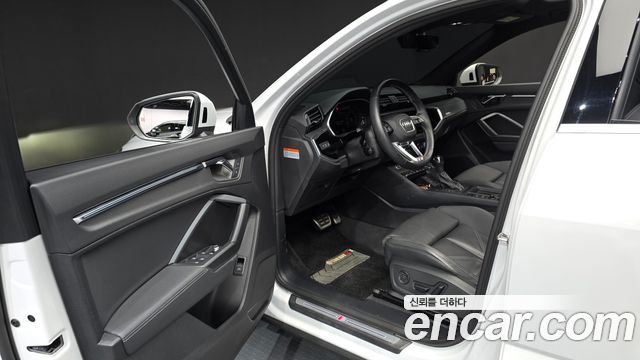 Audi Q3 (F3) 35 TDI Quattro Premium Sportback 2023 — фото 10