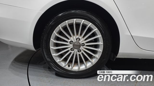 Audi A4 2.0 TDI B8 2013 — фото 5