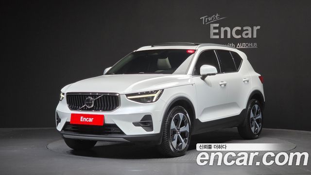 Volvo XC40 B4 Ultimate Bright 2024 — фото 1