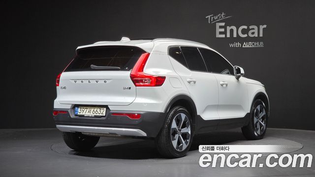 Volvo XC40 B4 Ultimate Bright 2024 — фото 2