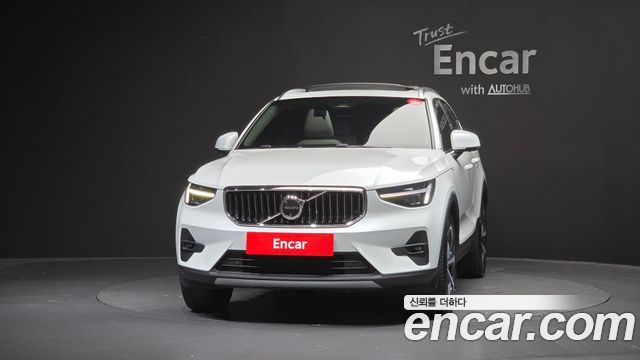 Volvo XC40 B4 Ultimate Bright 2024 — фото 3