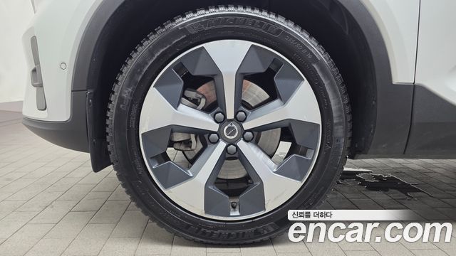 Volvo XC40 B4 Ultimate Bright 2024 — фото 5