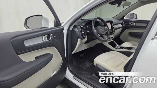 Volvo XC40 B4 Ultimate Bright 2024 — фото 10