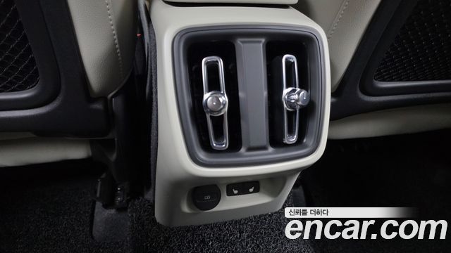 Volvo XC40 B4 Ultimate Bright 2024 — фото 18