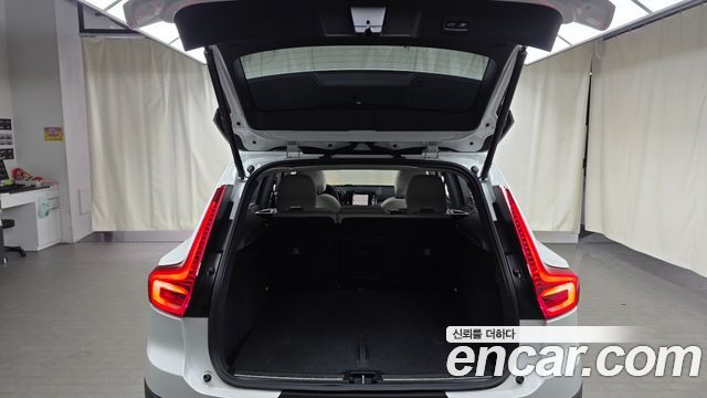 Volvo XC40 B4 Ultimate Bright 2024 — фото 20
