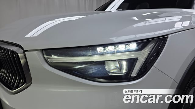 Volvo XC40 B4 Ultimate Bright 2024 — фото 22