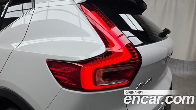 Volvo XC40 B4 Ultimate Bright 2024 — фото 23