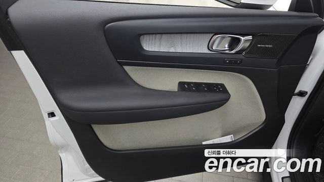Volvo XC40 B4 Ultimate Bright 2024 — фото 24